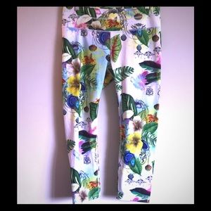 Sonar Capris with Tropical Bay Leaf Print